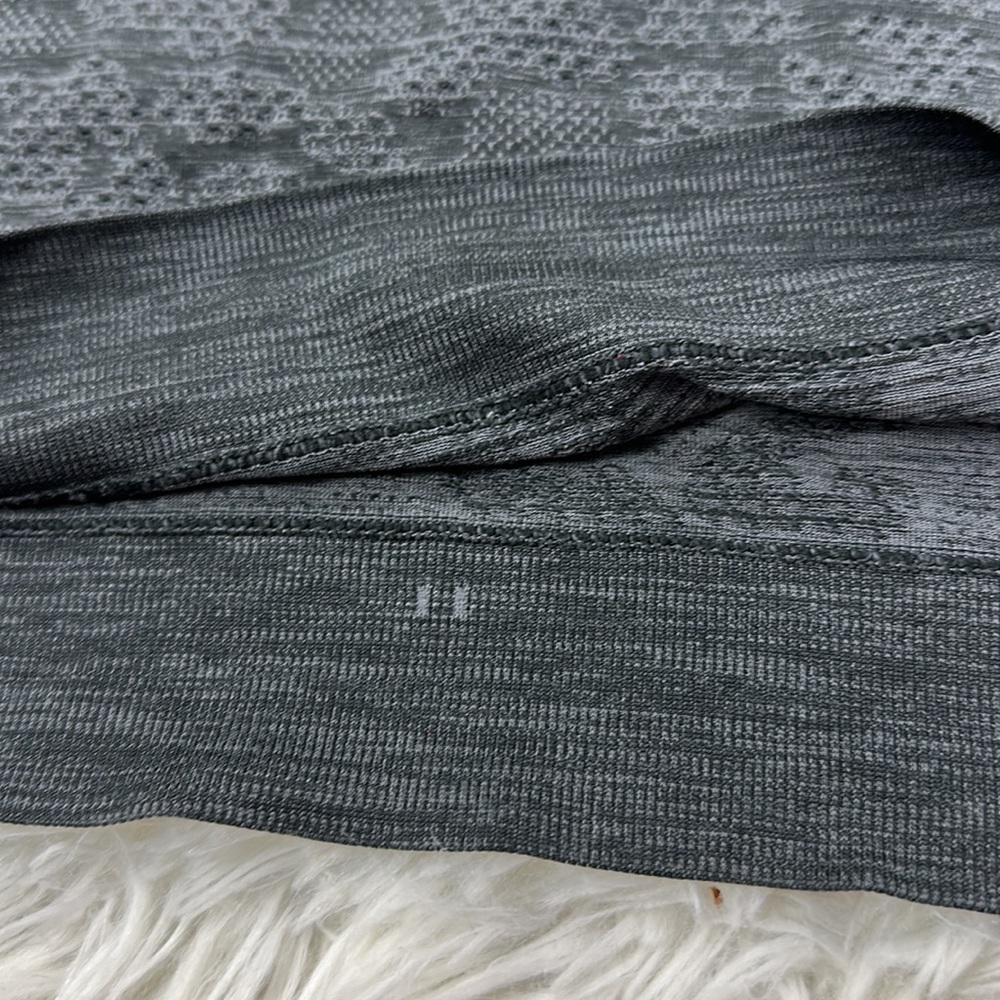 Lululemon Breeze By Muscle Tank Polar Spots Titanium / Black - Picture 2 of 6